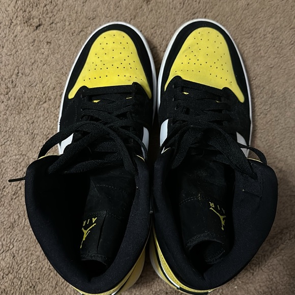 2019 Men’s Jordan’s 1 mid yellow toe size 11 - Picture 8 of 16